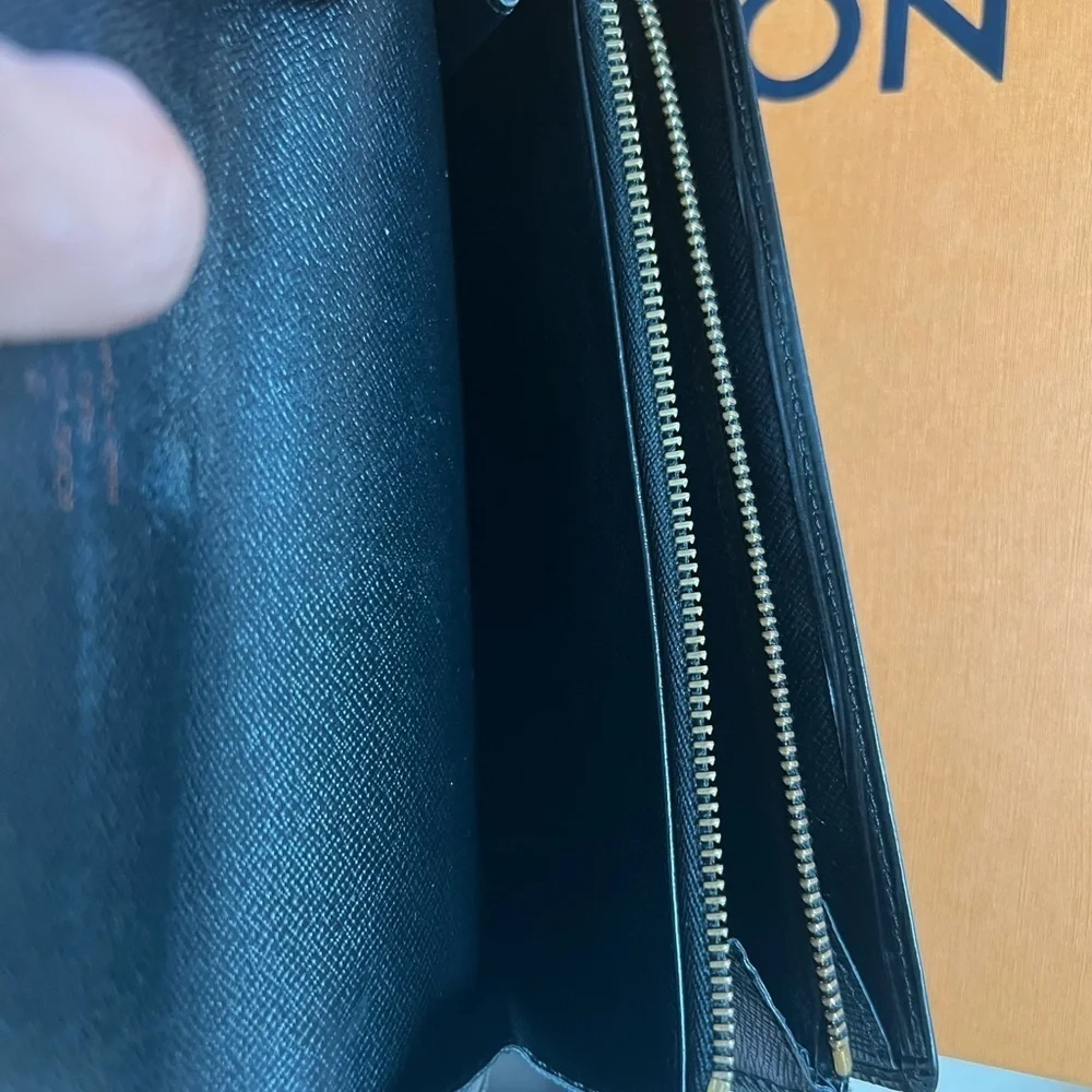 Authentic LV epic leather Sarah wallet
